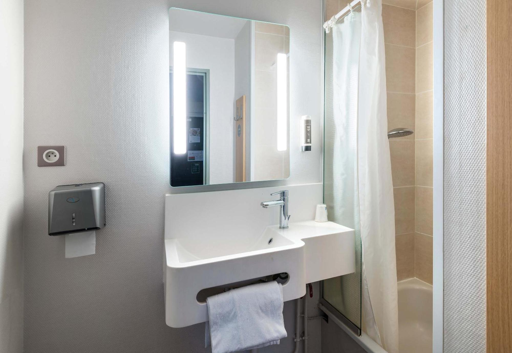 B&B Hotel Laval Change מראה חיצוני תמונה